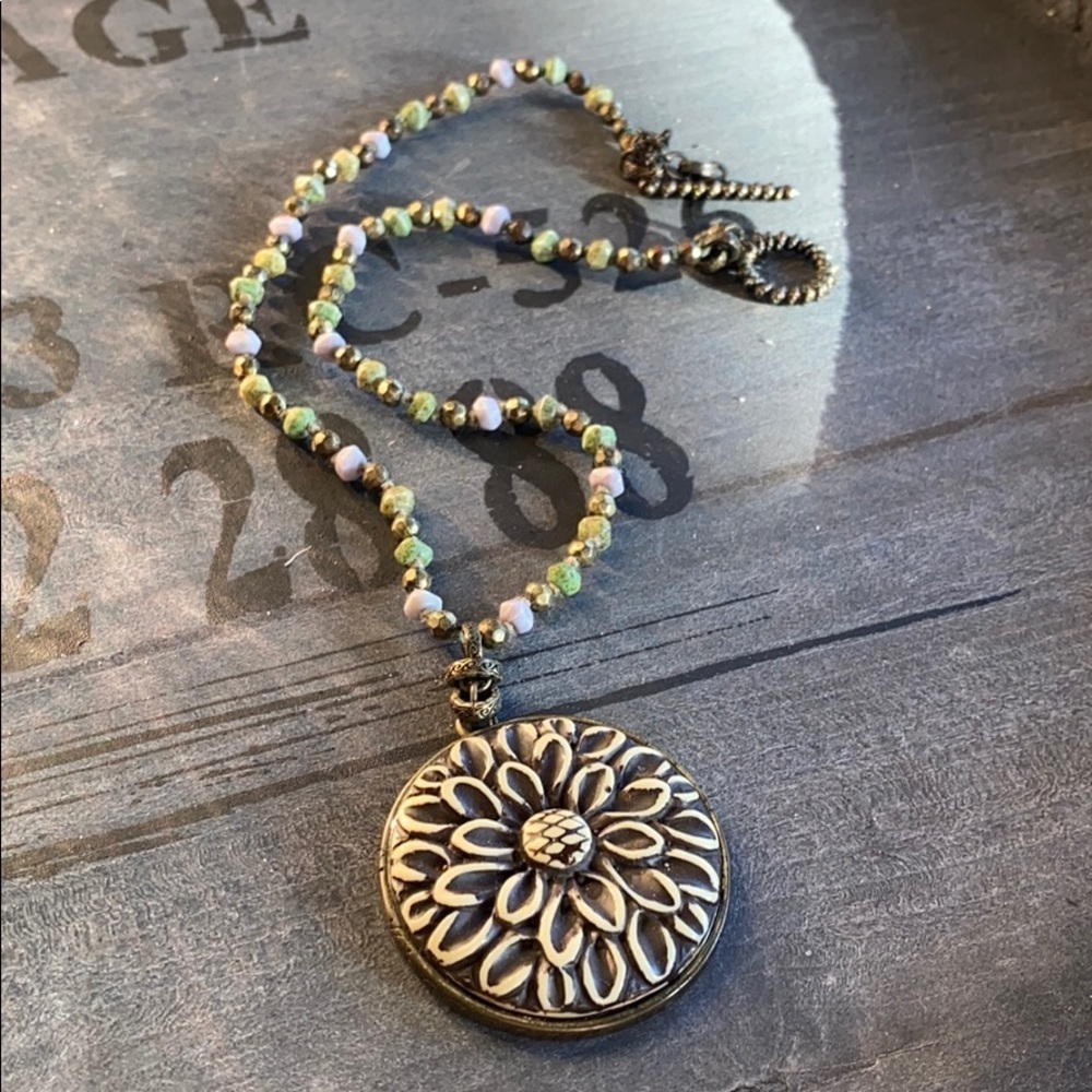 Boutique pendant necklace - Picture 1 of 5